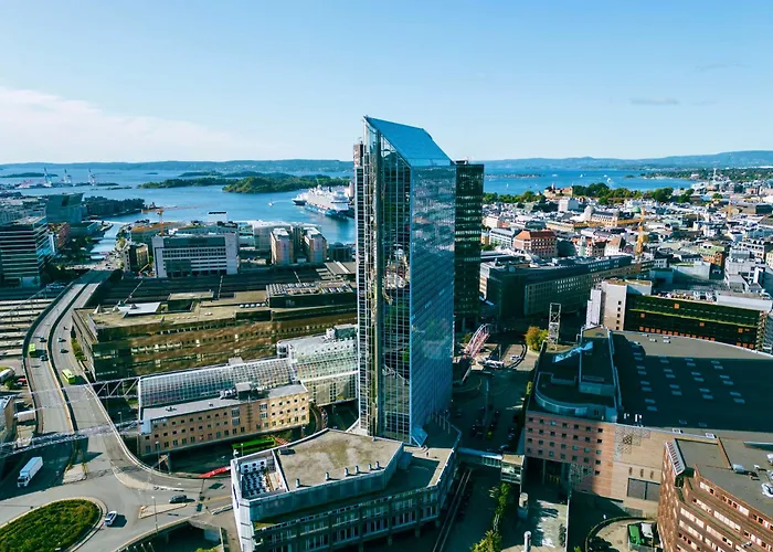 Oslo hotels near Oslo City Hall