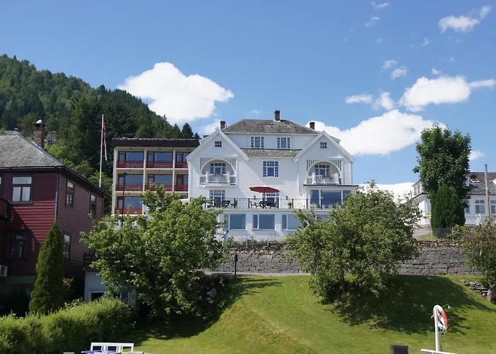 Balestrand hotels near Klukkshaug