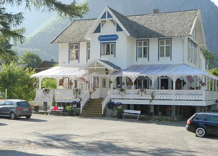 Eidfjord hotels near Eidfjordvatnet