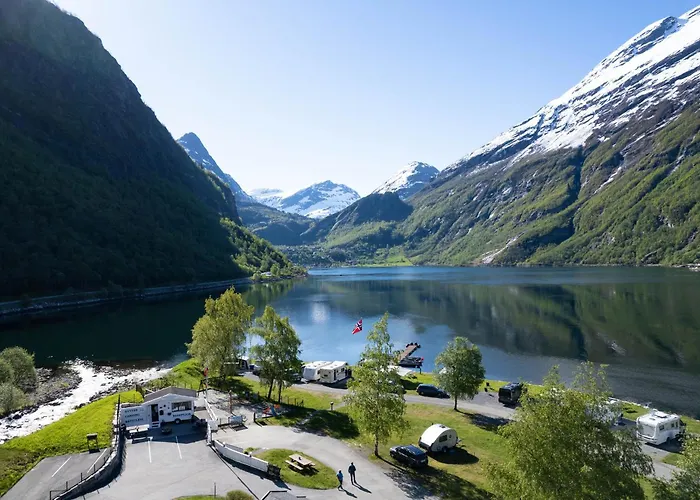 Geiranger hotels near Flydalsjuvet