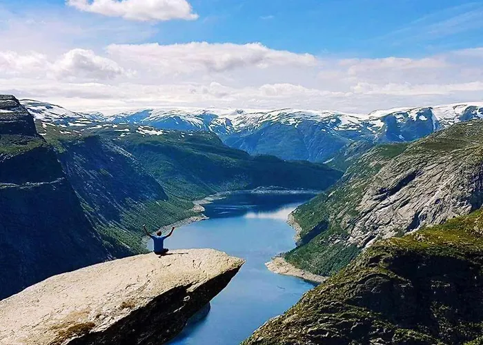 Skanevik Hotels